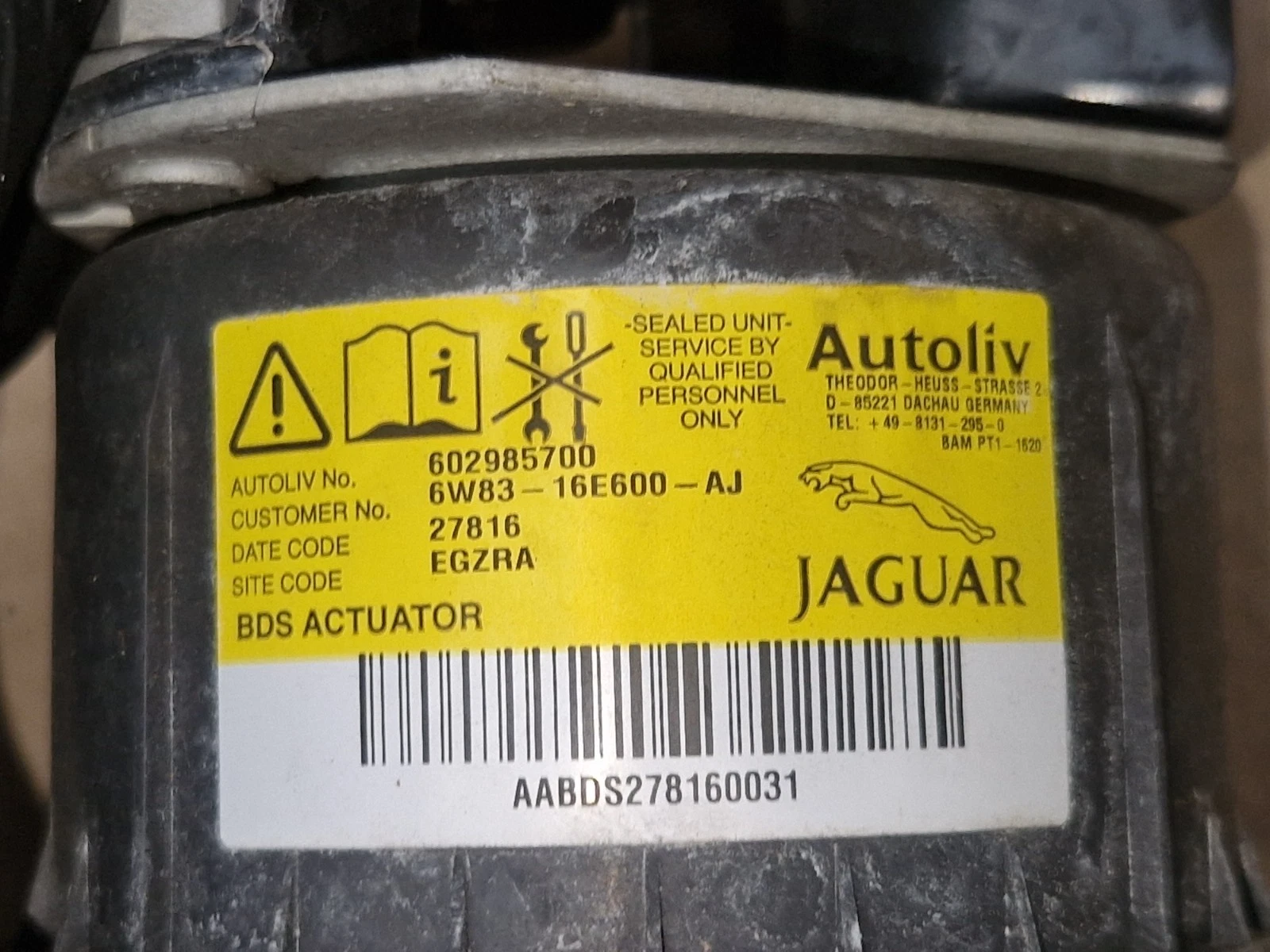 Jaguar F-Type: Actuator identification label
